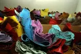 Praėjimas tarp odos lentynų METAFORA didmeninėje prekyboje